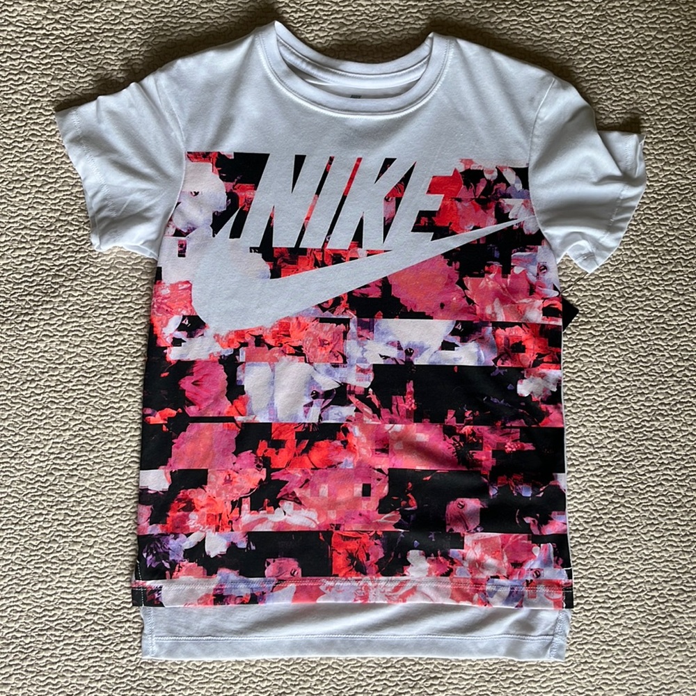 Nike Girls T Shirt NWT Sm